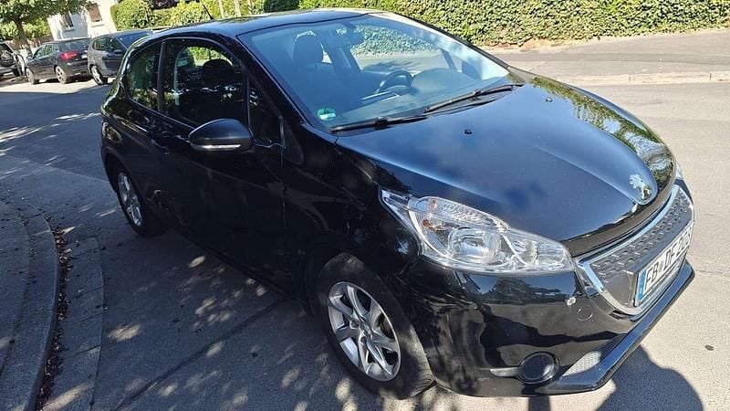 Gebraucht 2014 Peugeot 208 Active Kleinwagen | 3.150 € (Guter Preis) - Bild 1/4