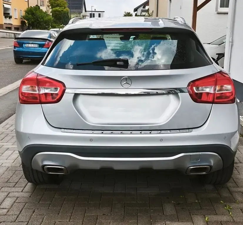 Gebraucht Mercedes GLA180 116 PS (85 kW) 2017 Silber SUV