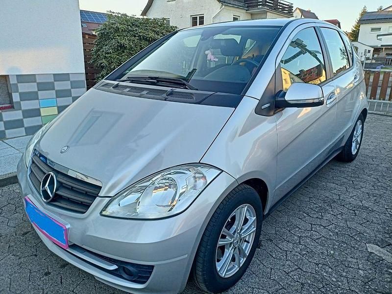 Gebraucht Mercedes A160 Avantgarde 82 PS (60 kW) 2012 Silber Van / Kleinbus