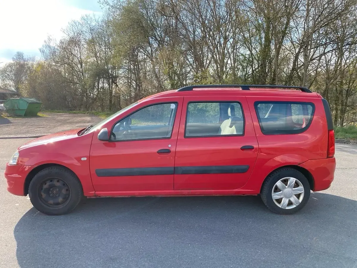 Second-hand Dacia Logan 85 CP (62 kW) 2011 Roșu Break
