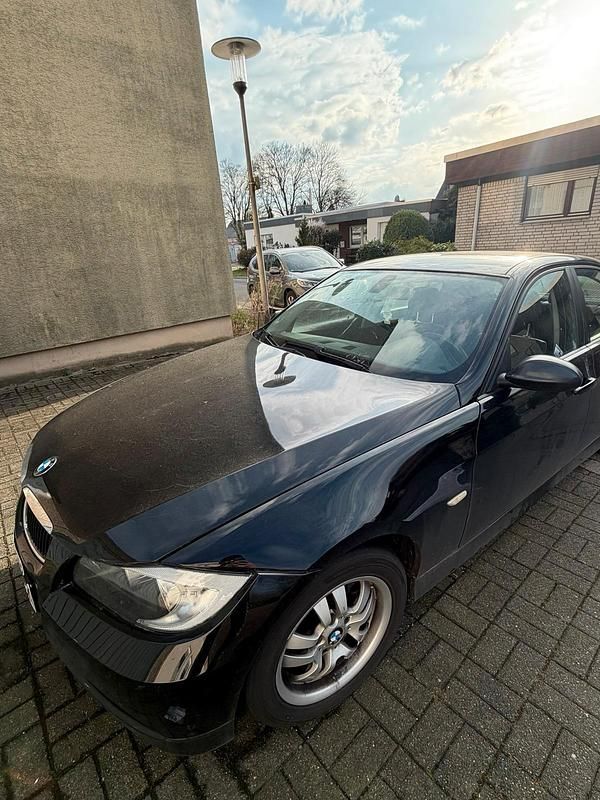 Gebraucht BMW 318 129 PS (94 kW) 2007 Schwarz Limousine