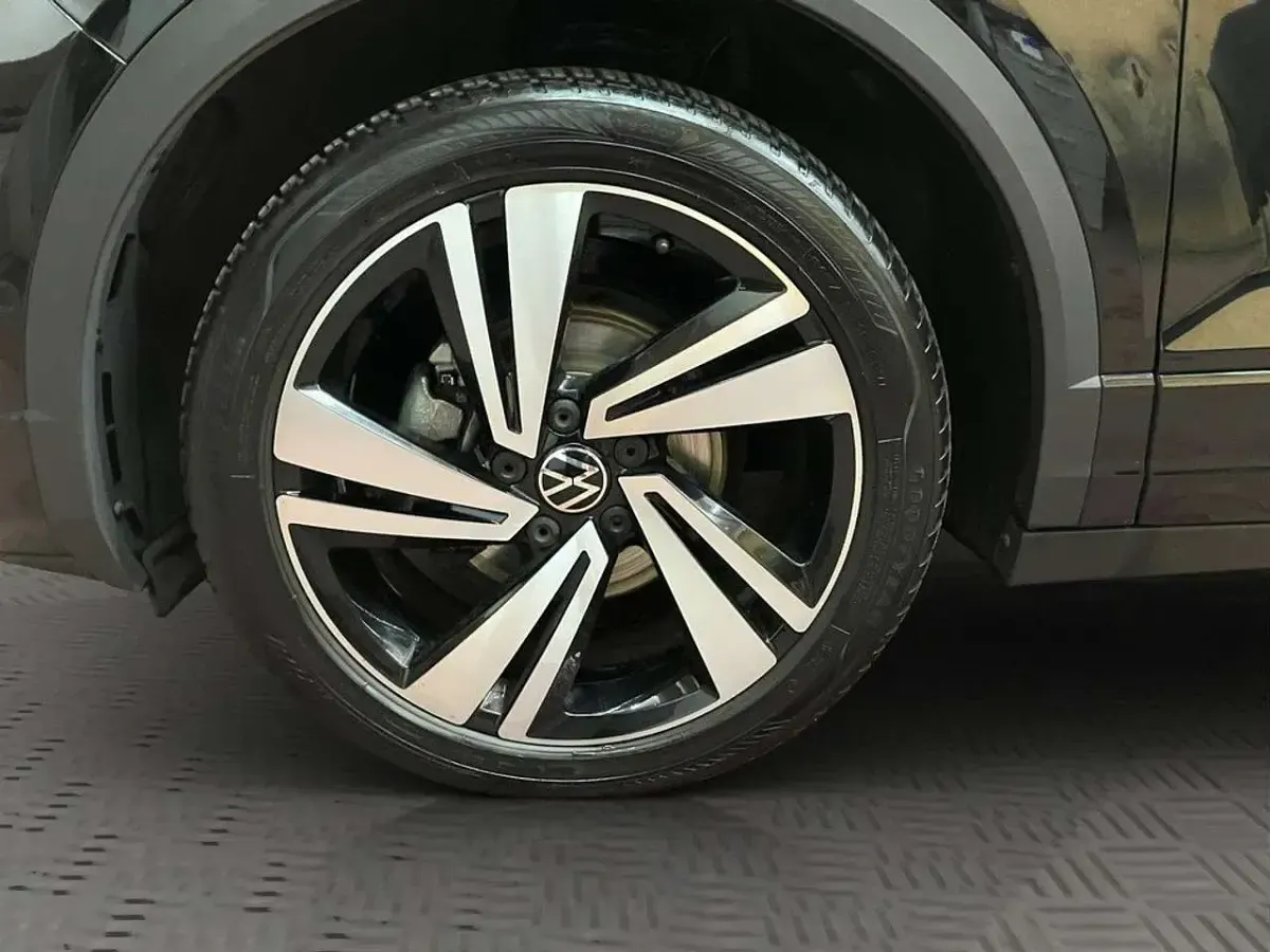 Gebraucht VW T-Roc Cabriolet R-line 150 PS (110 kW) 2022 Schwarz Cabrio