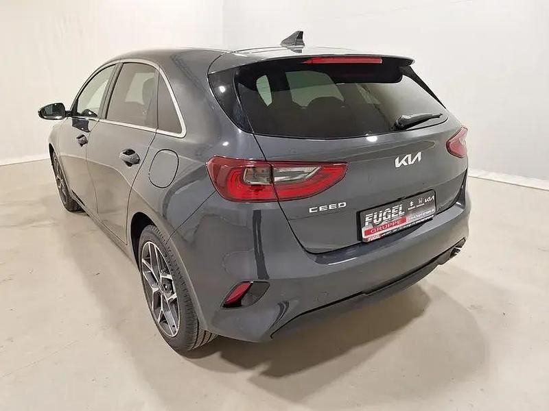Neu Kia Ceed Style 140 PS (102 kW) 2025 Wolf grey Kleinwagen
