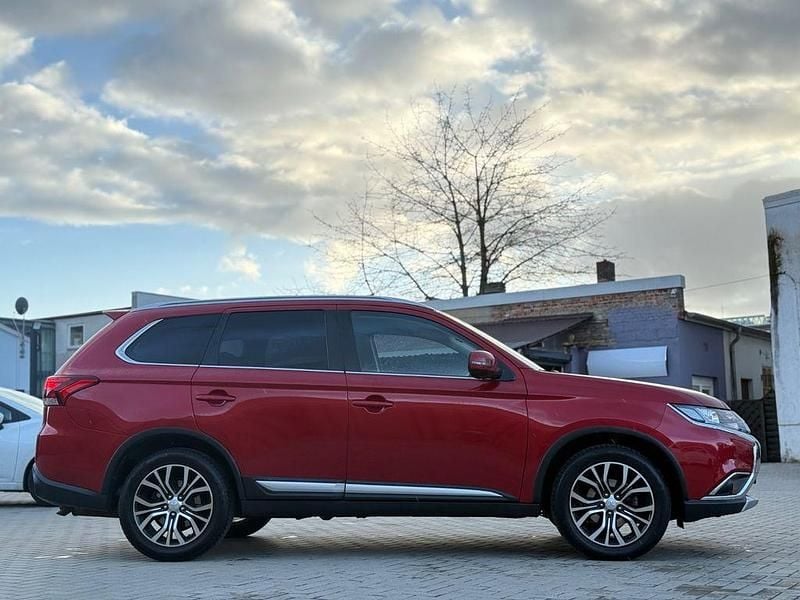 Gebraucht Mitsubishi Outlander Edition 150 PS (110 kW) 2017 Rot SUV