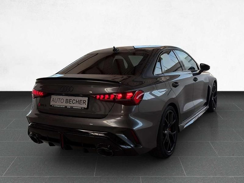 Neu Audi RS3 Ambiente 400 PS (294 kW) 2026 Grau Limousine