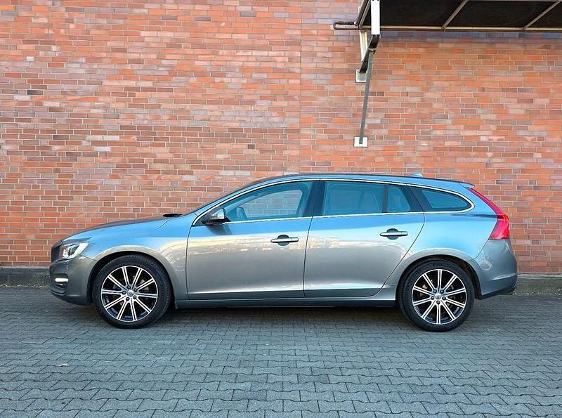 Gebraucht Volvo V60 152 PS (111 kW) 2018 Grau Kombi