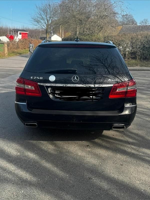 Gebraucht Mercedes E250 Avantgarde 204 PS (150 kW) 2012 Schwarz Kombi