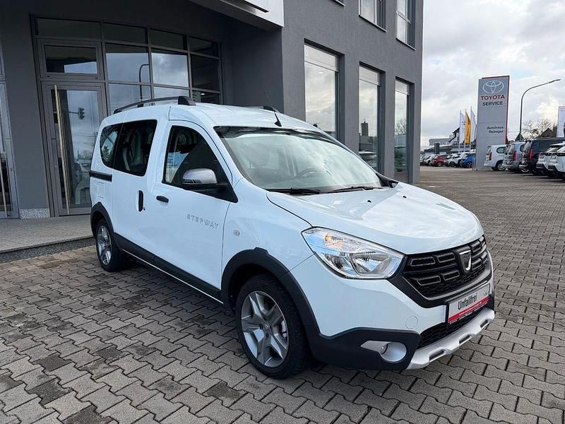 Gebraucht Dacia Dokker Stepway 131 PS (96 kW) 2020 Weiß Van / Kleinbus
