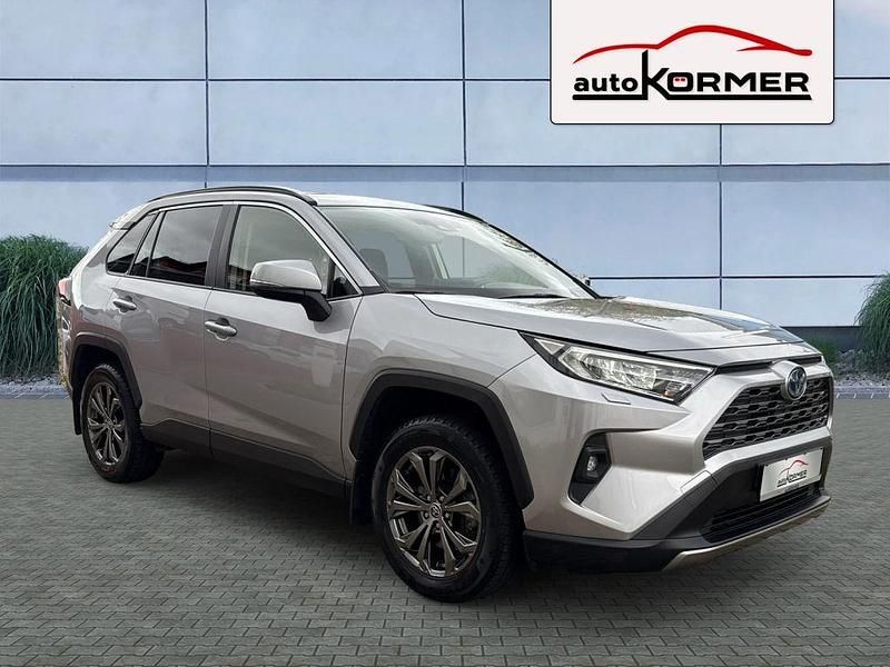 Silber Gebraucht 2022 Toyota RAV4 Hybrid Team SUV | 34.894 € (Fairer Preis) - Bild 1/4