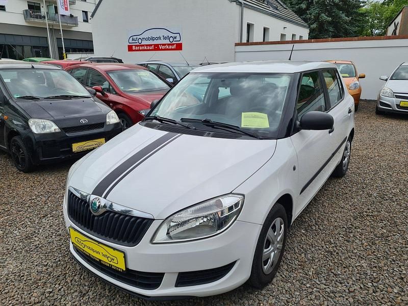 Weiß Gebraucht 2012 Skoda Fabia Active Kleinwagen | 6.390 € (Teuer) - Bild 1/4
