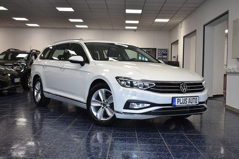 Pure white Gebraucht 2020 VW Passat Elegance Kombi | 18.770 € (Guter Preis) - Bild 1/4