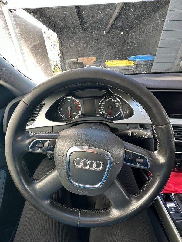 Gebraucht Audi A4 105 PS (77 kW) 2010 Schwarz Kombi