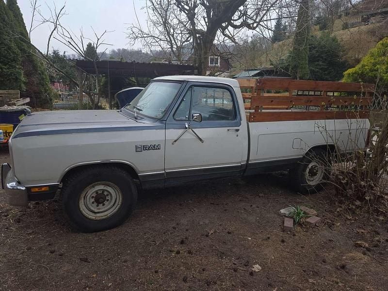 Gebraucht Dodge Ram SE 250 PS (183 kW) 1986 Weiß Pickup
