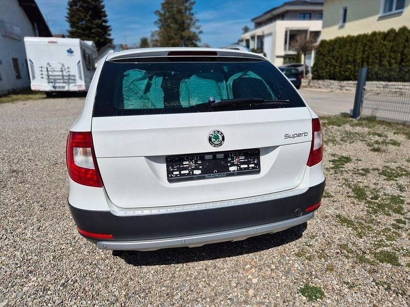 Gebraucht Skoda Superb Elegance 170 PS (125 kW) 2013 Weiß Kombi