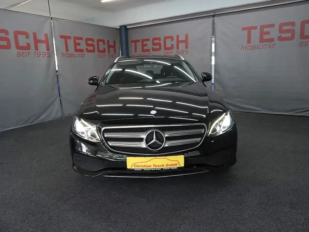 Gebraucht Mercedes E200 Avantgarde 184 PS (135 kW) 2017 Schwarz Limousine