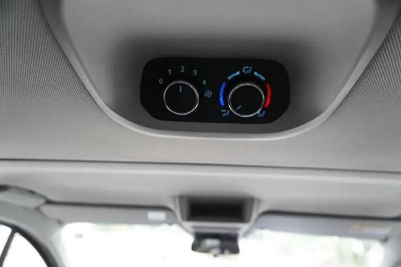 Second-hand Ford Transit Custom Active 170 CP (125 kW) 2023 Argintiu Van