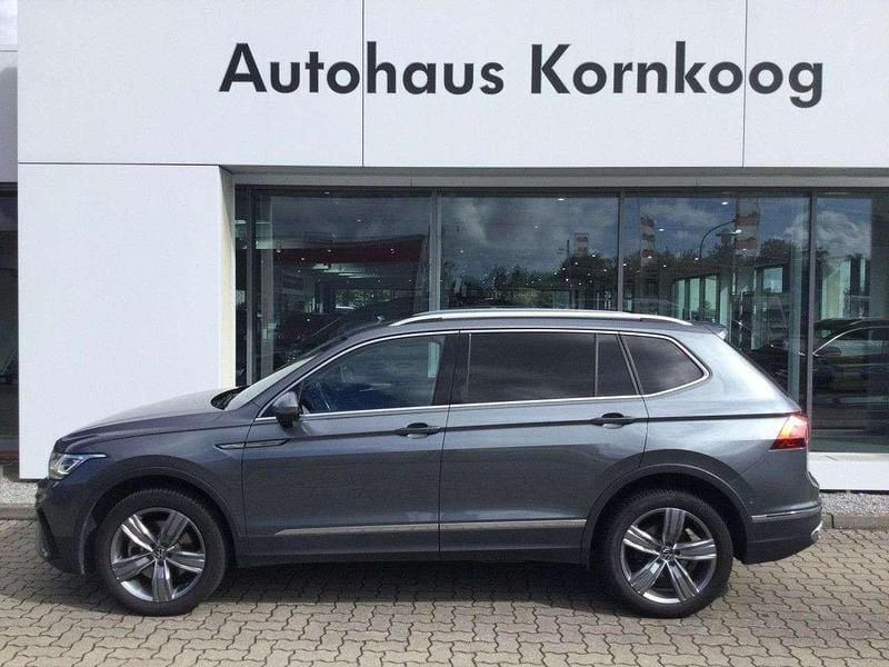 Platinum grey metallic (metallic) Gebraucht 2022 VW Tiguan Allspace Elegance SUV | 34.990 € (Guter Preis) - Bild 1/4
