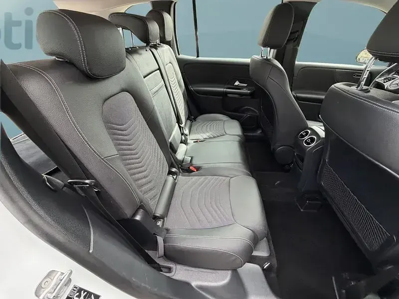 Gebraucht Mercedes GLB200 150 PS (110 kW) 2024 Andere SUV