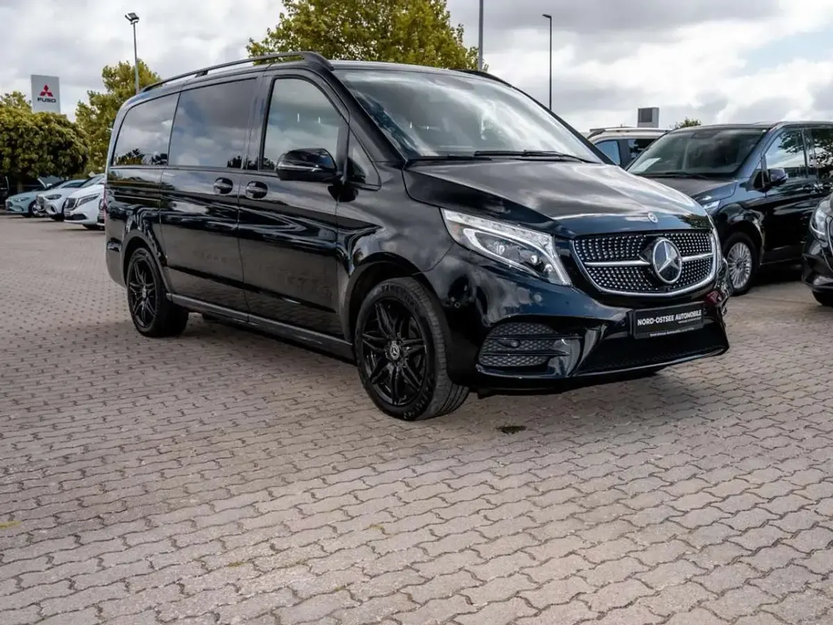 Gebraucht Mercedes V300 Avantgarde Edition 237 PS (174 kW) 2023 Schwarz Van / Kleinbus