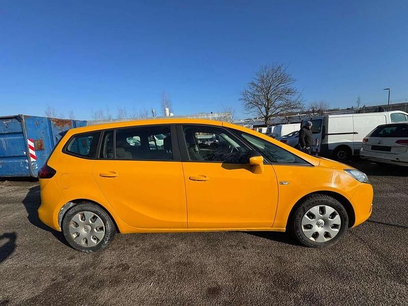 Gebraucht Opel Zafira Tourer Selection 120 PS (88 kW) 2016 Gelb Van / Kleinbus