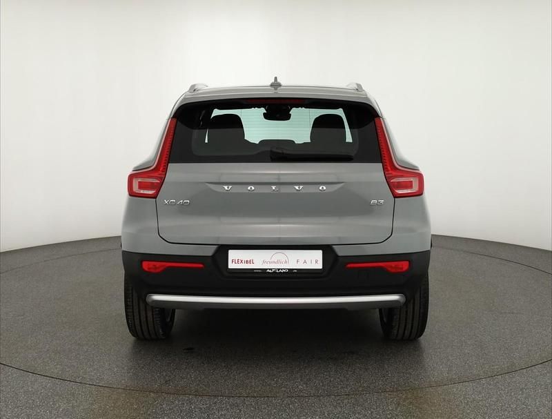 Neu Volvo XC40 163 PS (119 kW) 2025 Grau SUV