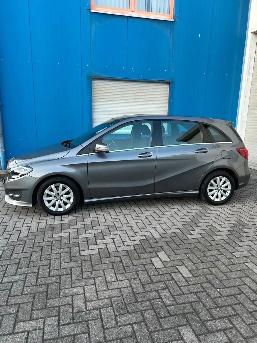 Gebraucht Mercedes B180 Style 122 PS (89 kW) 2016 Grau Kleinwagen