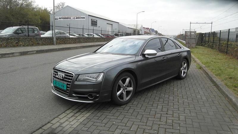 Gebraucht Audi S8 519 PS (381 kW) 2013 Grau Limousine