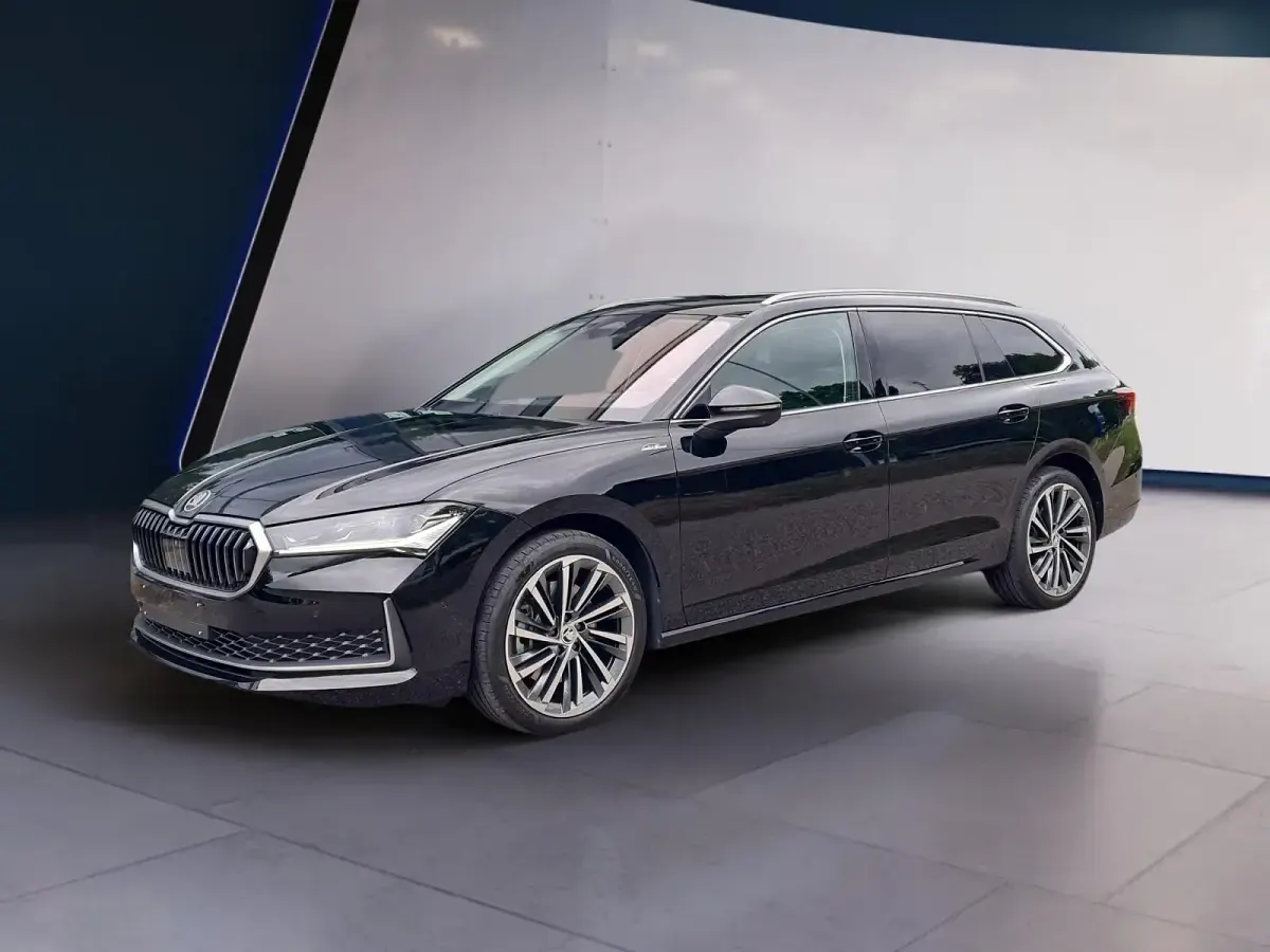 Gebraucht Skoda Superb LAURIN & KLEMENT 193 PS (141 kW) 2025 Kombi