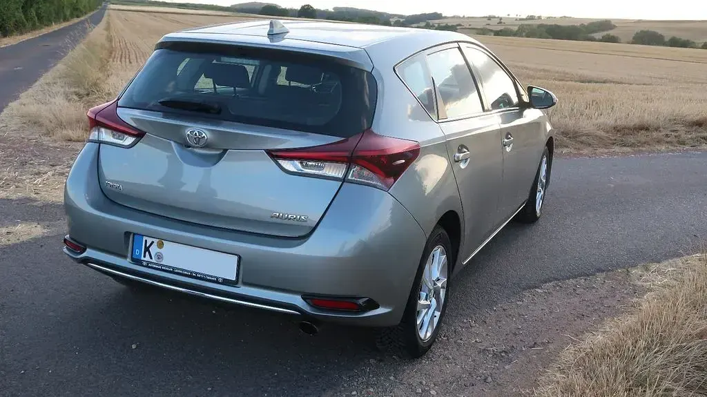 Gebraucht Toyota Auris Edition-S 116 PS (85 kW) 2017 Grau Limousine
