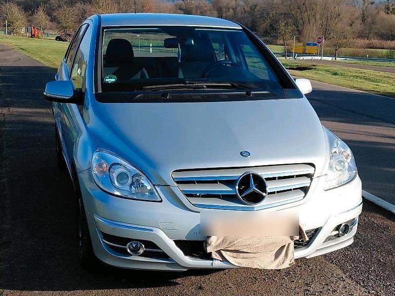 Gebraucht Mercedes B200 140 PS (102 kW) 2011 Silber Van / Kleinbus