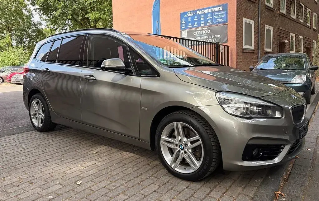 Gebraucht BMW 220 Gran Tourer Sport Line 192 PS (141 kW) 2017 Silber Van / Kleinbus