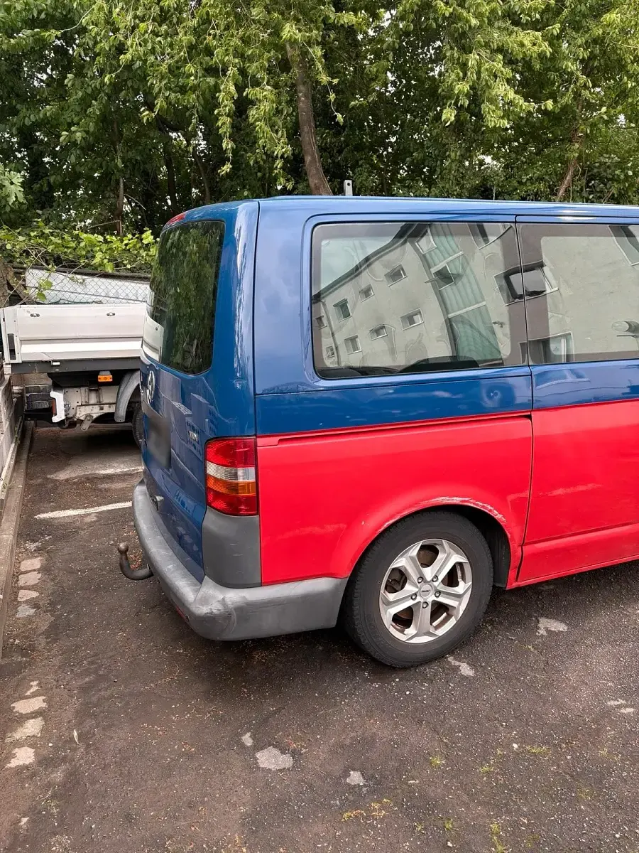 Second-hand VW Caravelle 85 CP (62 kW) 2005 Albastru Van