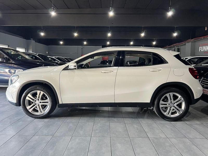 Gebraucht Mercedes GLA220 170 PS (125 kW) 2015 Weiß SUV