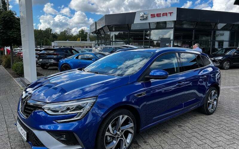 Ironblau metallic (blau) Gebraucht 2022 Renault Mégane GrandTour R.S. Kombi | 27.490 € (Teuer) - Bild 1/3