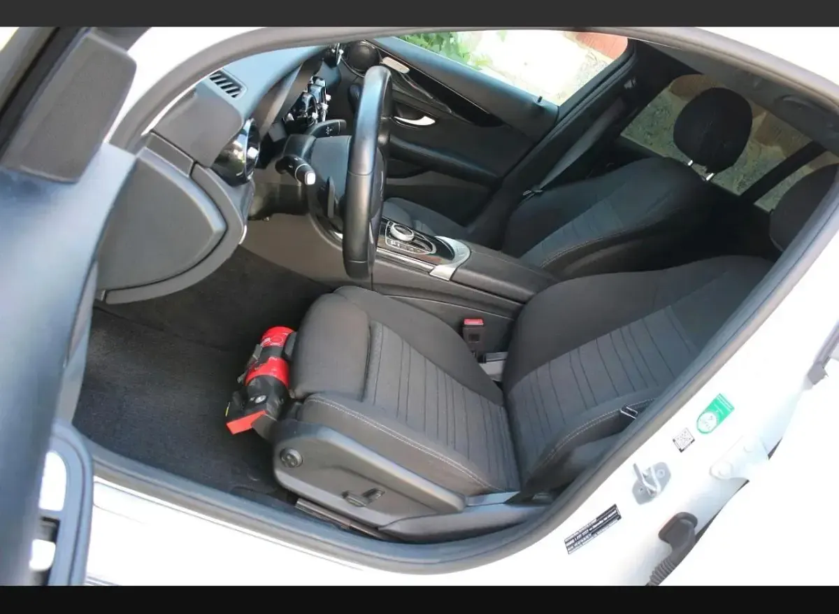 Gebraucht Mercedes C220 194 PS (142 kW) 2021 Weiß Kombi