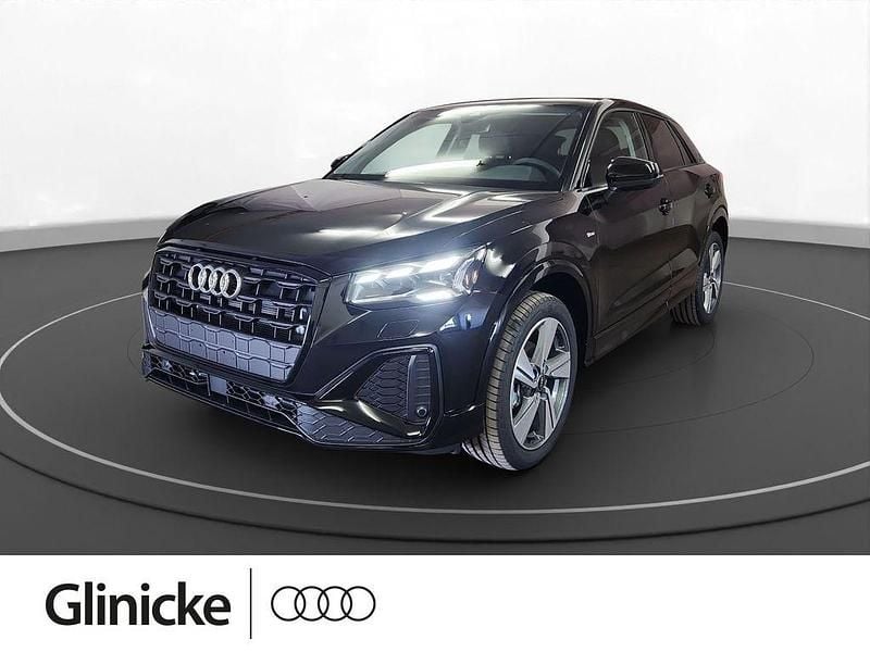Mythosschwarz metallic Neu 2025 Audi Q2 S-Line SUV | 44.490 € (Teuer) - Bild 1/4
