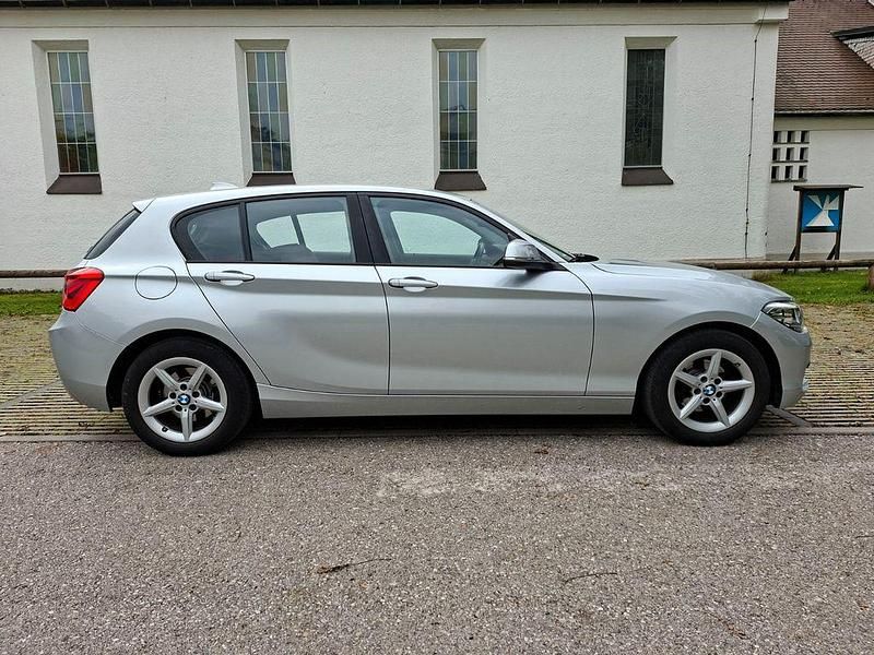 Silber Gebraucht 2018 BMW 116 Advantage Kleinwagen | 11.990 € (Guter Preis) - Bild 1/3