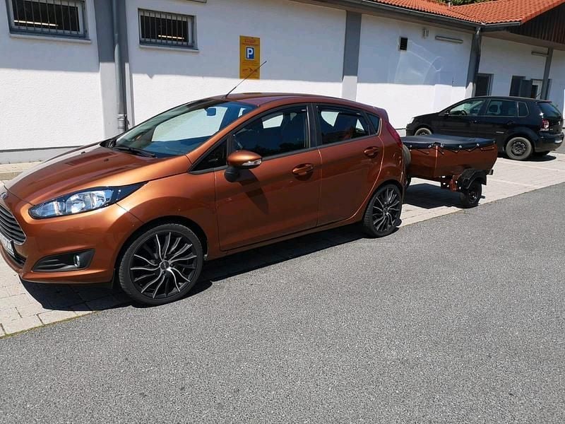 Gebraucht Ford Fiesta 82 PS (60 kW) 2014 Braun Kleinwagen