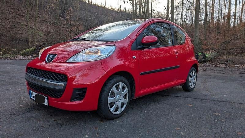 Rot Gebraucht 2010 Peugeot 107 Filou Kleinwagen | 3.450 € (Fairer Preis) - Bild 1/4