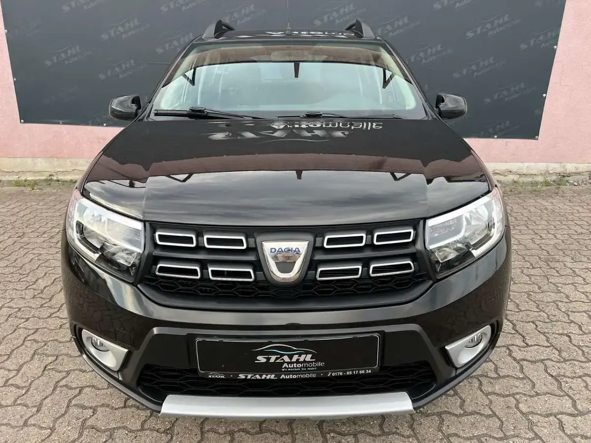 Gebraucht Dacia Sandero Celebration 90 PS (66 kW) 2018 Schwarz Kleinwagen