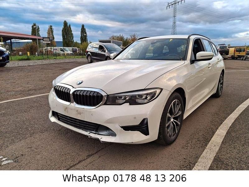 Weiß Gebraucht 2021 BMW 316 Kombi | 15.390 € - Bild 1/4