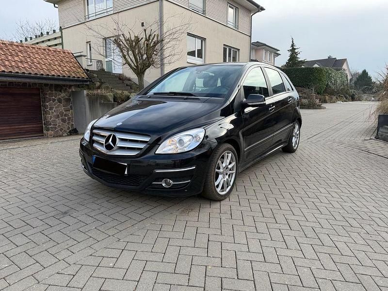 Gebraucht Mercedes B200 140 PS (102 kW) 2010 Schwarz Van / Kleinbus