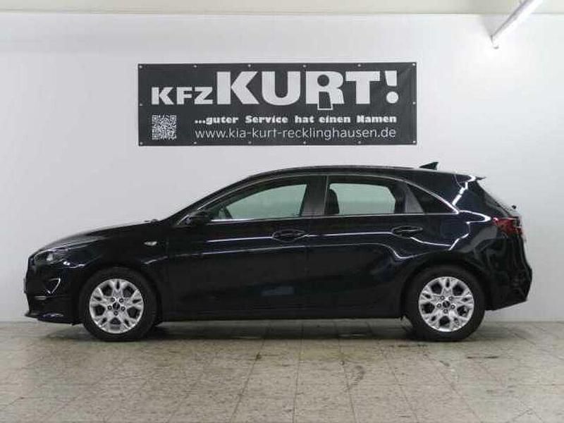 Gebraucht Kia Ceed 160 PS (117 kW) 2022 Zilinaschwarz metallic (metallic) Kleinwagen