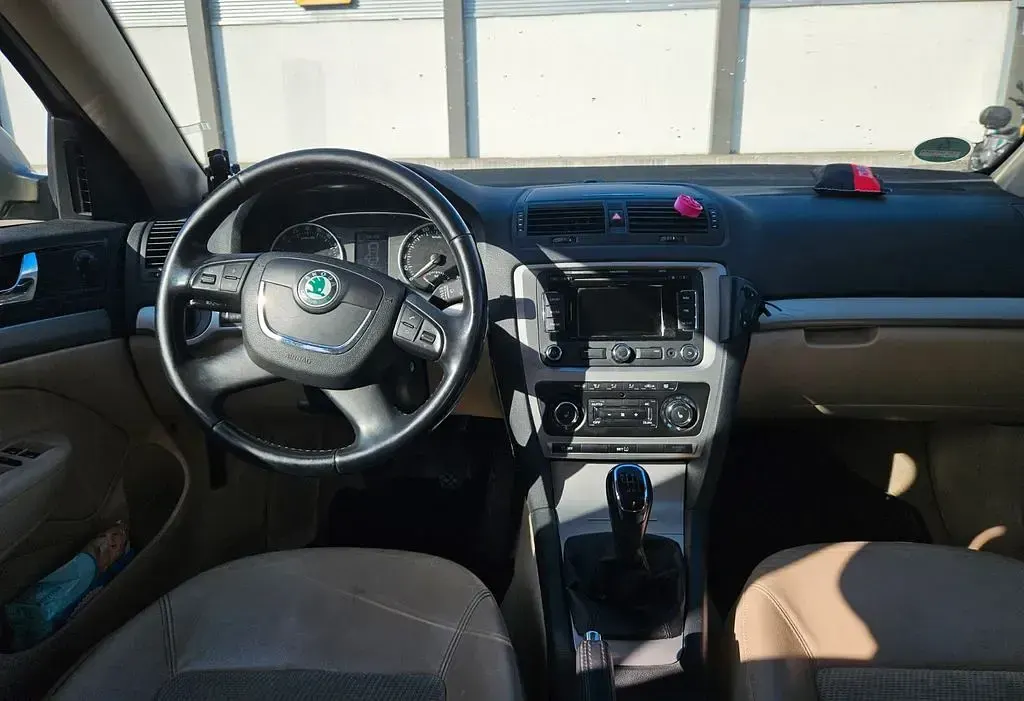 Używany Skoda Octavia Elegance 140 KM (102 kW) 2010 Beżowy Kombi