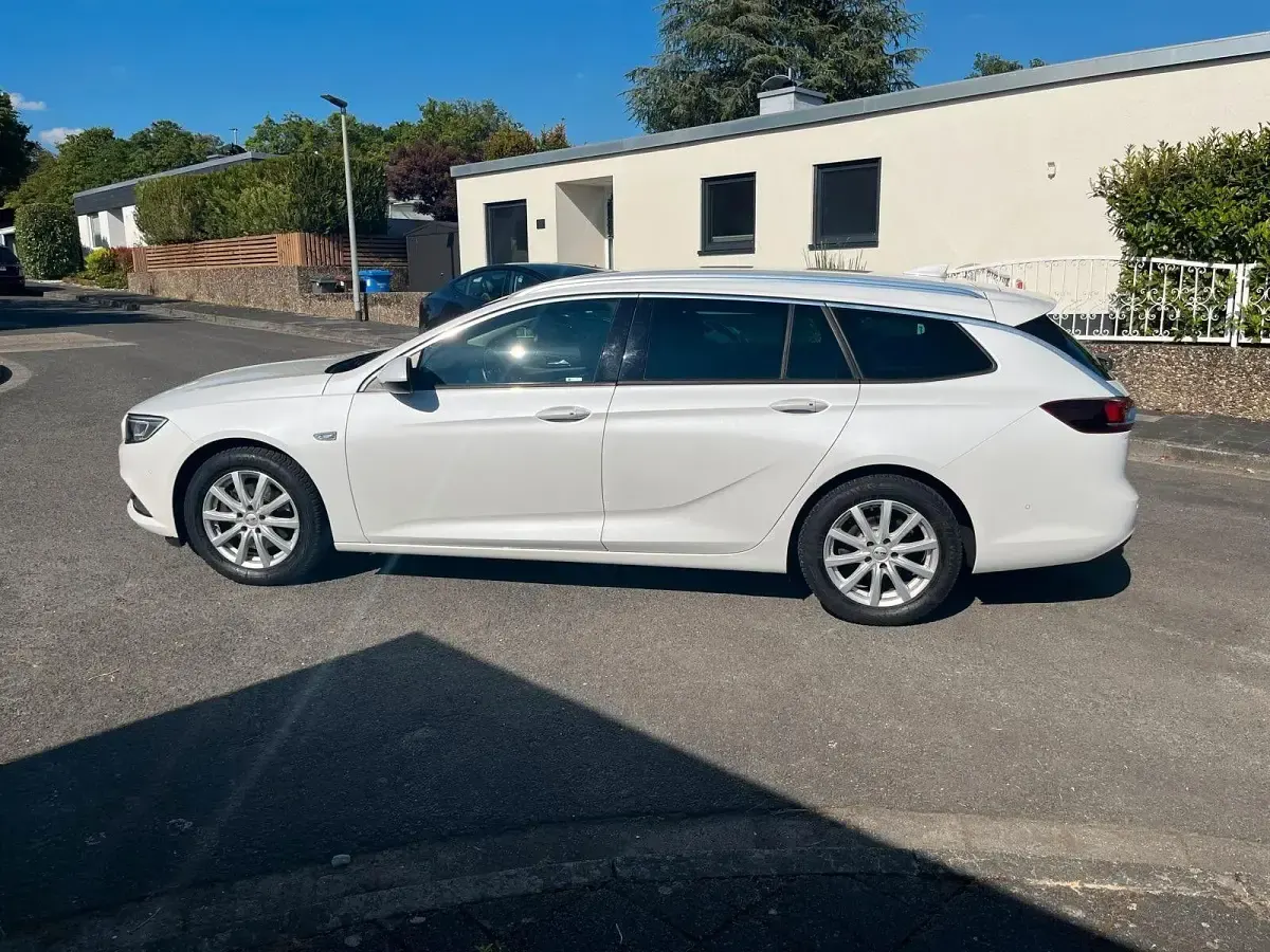 Usata Opel Insignia Exklusiv 165 CV (121 kW) 2017 Bianco Station wagon