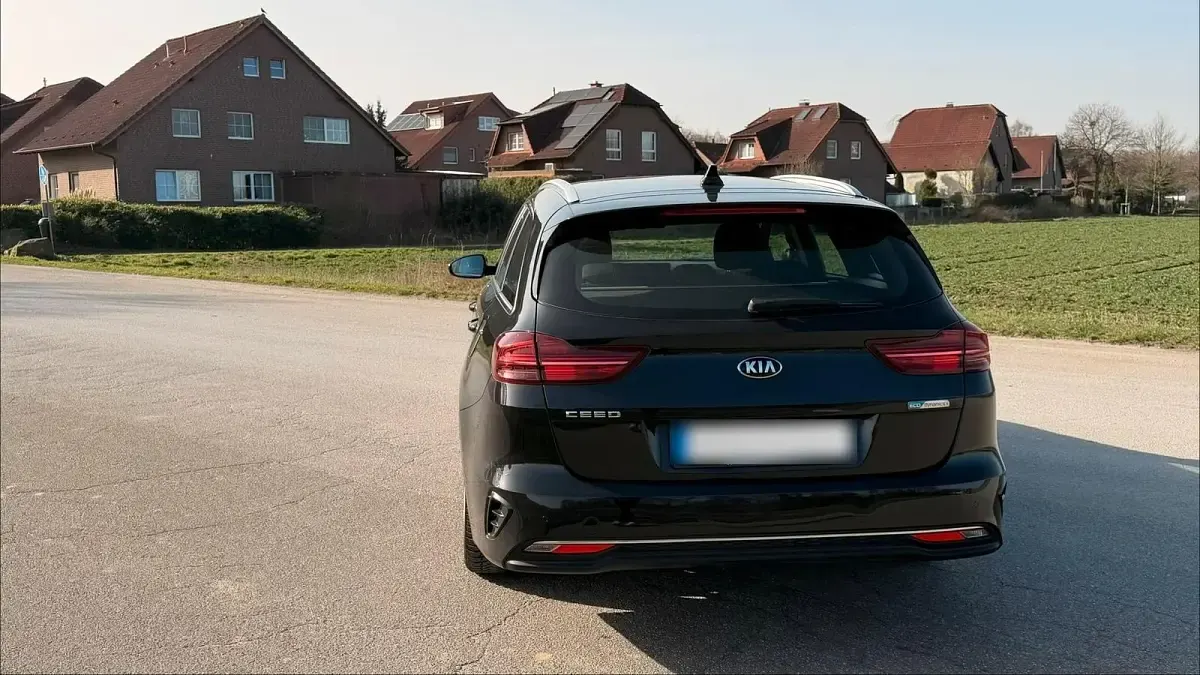Gebraucht Kia Ceed 136 PS (100 kW) 2021 Schwarz Kleinwagen