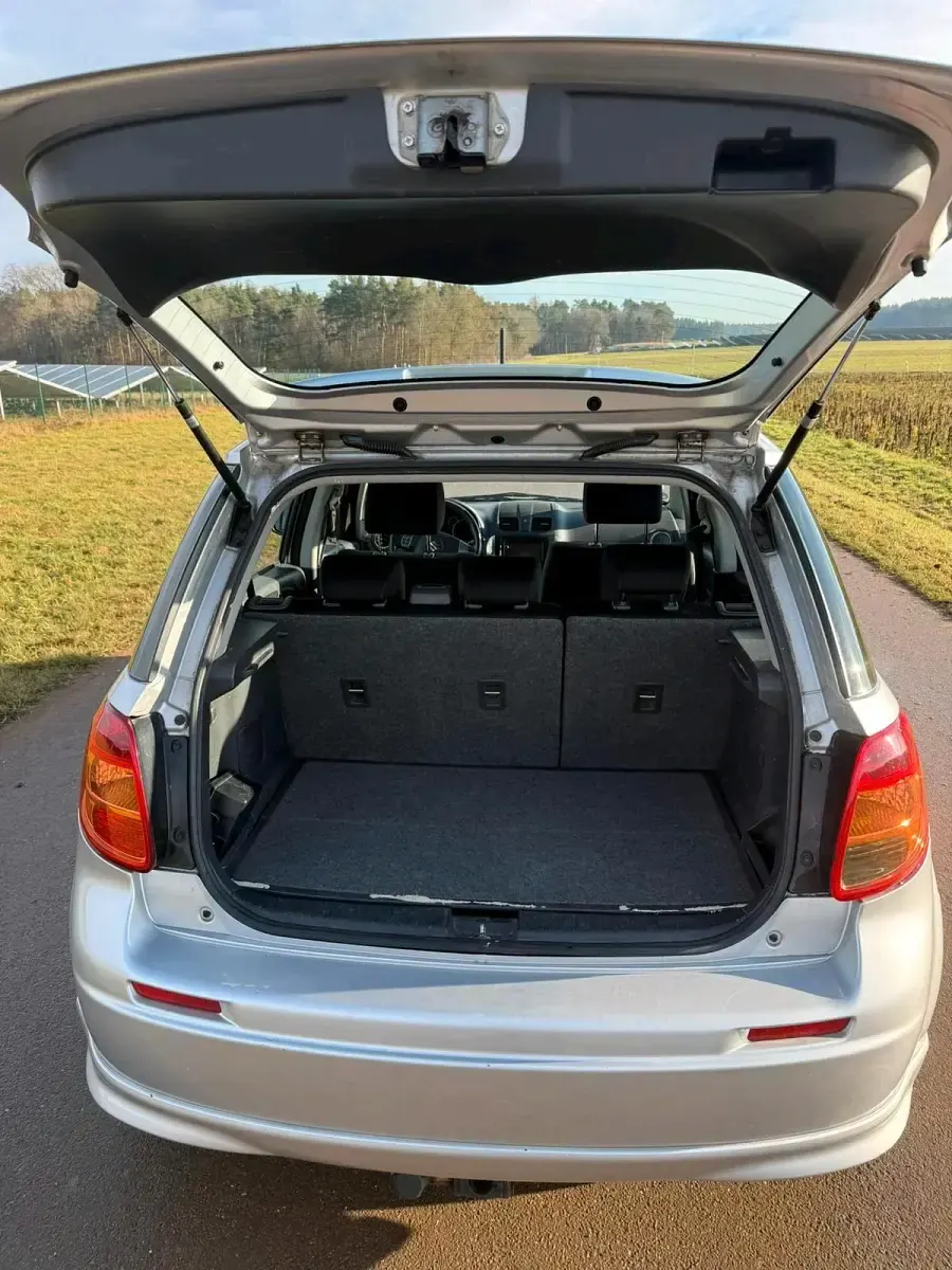 Gebraucht Suzuki SX4 120 PS (88 kW) 2011 Silber Limousine