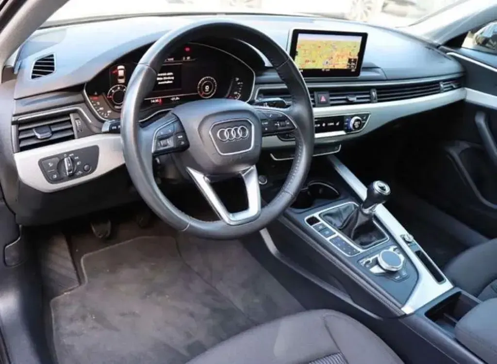 Używany Audi A4 Ambiente 150 KM (110 kW) 2018 Czarny Sedan/Limuzyna