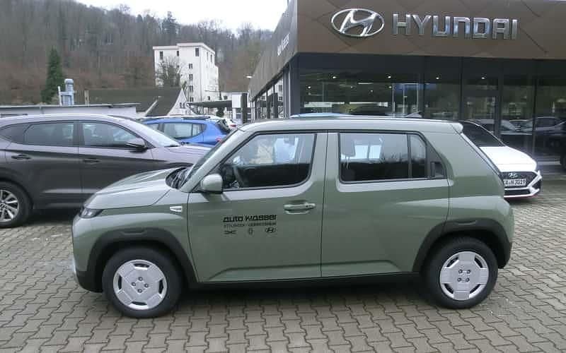 Grün Gebraucht 2025 Hyundai Inster Select Kleinwagen | 23.990 € (Fairer Preis) - Bild 1/4