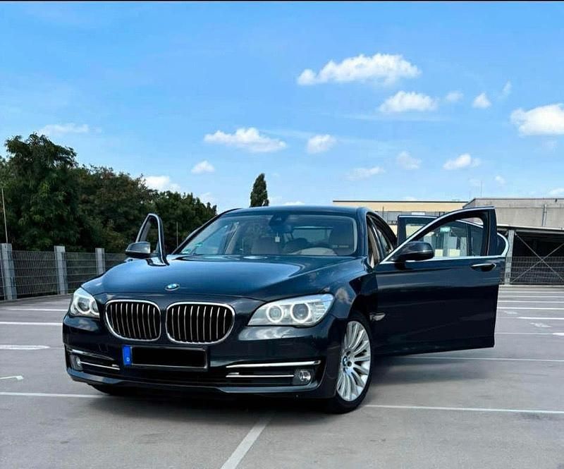 Grau Gebraucht 2012 BMW 730 Limousine | 13.500 € (Fairer Preis) - Bild 1/4